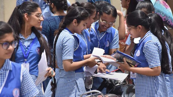 ഹയർ സെക്കൻഡറി പ്ലസ് വൺ സപ്ലിമെന്ററി അലോട്ട്മെന്റ്: ഒഴിവുകൾ പ്രസിദ്ധീകരിച്ചു. ജൂലൈ 4 വൈകിട്ട് 5 മണി വരെ അപേക്ഷിക്കാം