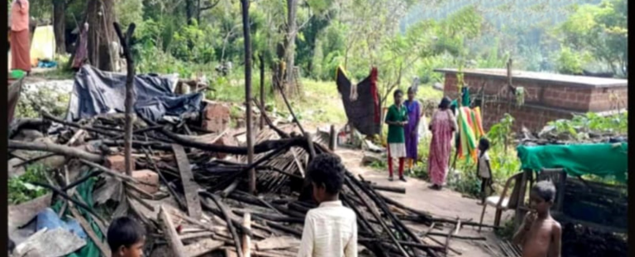 ആദിവാസികളുടെ കുടിലുകൾ വനം വകുപ്പ് പൊളിച്ചു മാറ്റിയ സംഭവം; സ്വമേധയാ കേസെടുത്ത് മനുഷ്യാവകാശ കമ്മീഷൻ