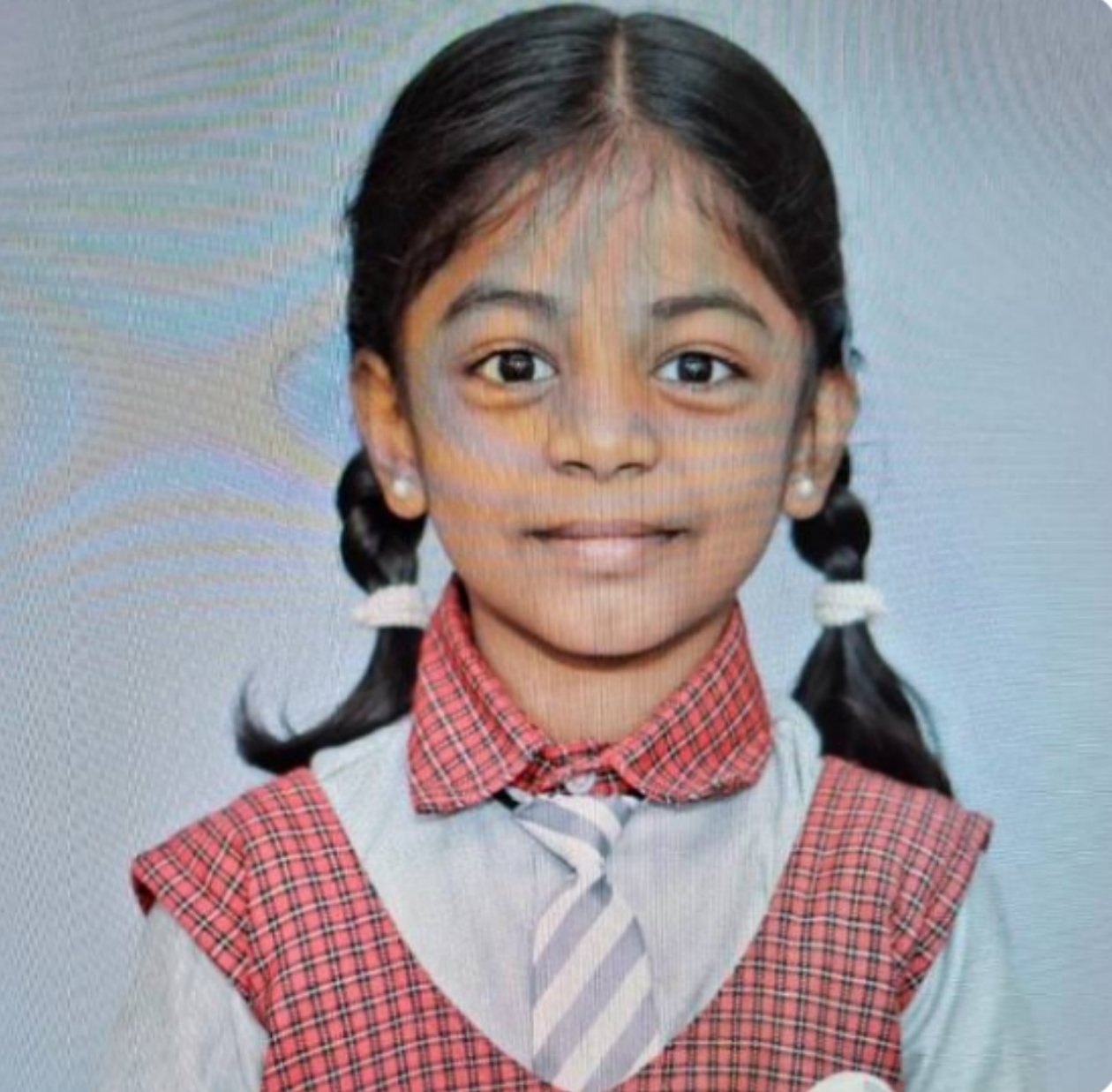 പിതാവ് ഓടിച്ച ബൈക്കിൽനിന്ന് റോഡിലേക്ക് വീണ രണ്ടാം ക്ലാസുകാരി ബസ് കയറി മരിച്ചു