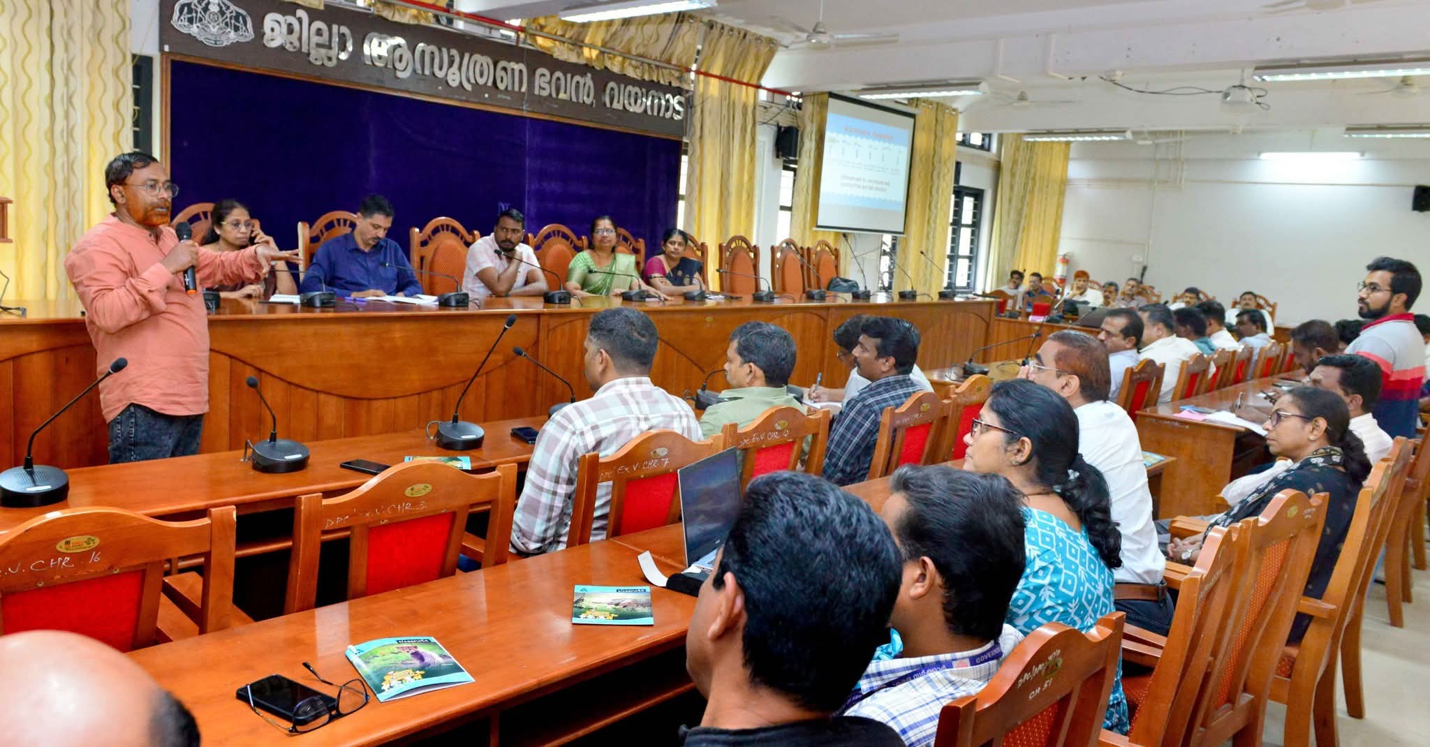 തദ്ദേശ തെരഞ്ഞെടുപ്പ് 2025: റിട്ടേണിങ് ഓഫീസര്‍മാര്‍ക്ക് പരിശീലനം നല്‍കി