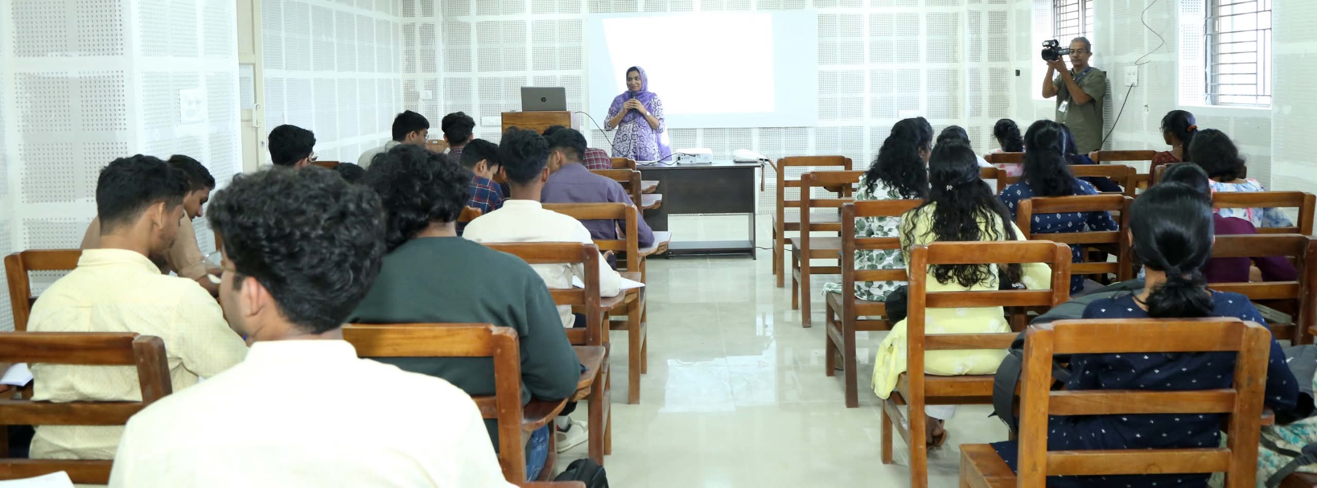 വയനാട് ഗവ. മെഡിക്കൽ കോളേജിൽ ഒന്നാം വർഷ എം.ബി.ബി.എസ് ക്ലാസുകൾക്ക് തുടക്കമായി
