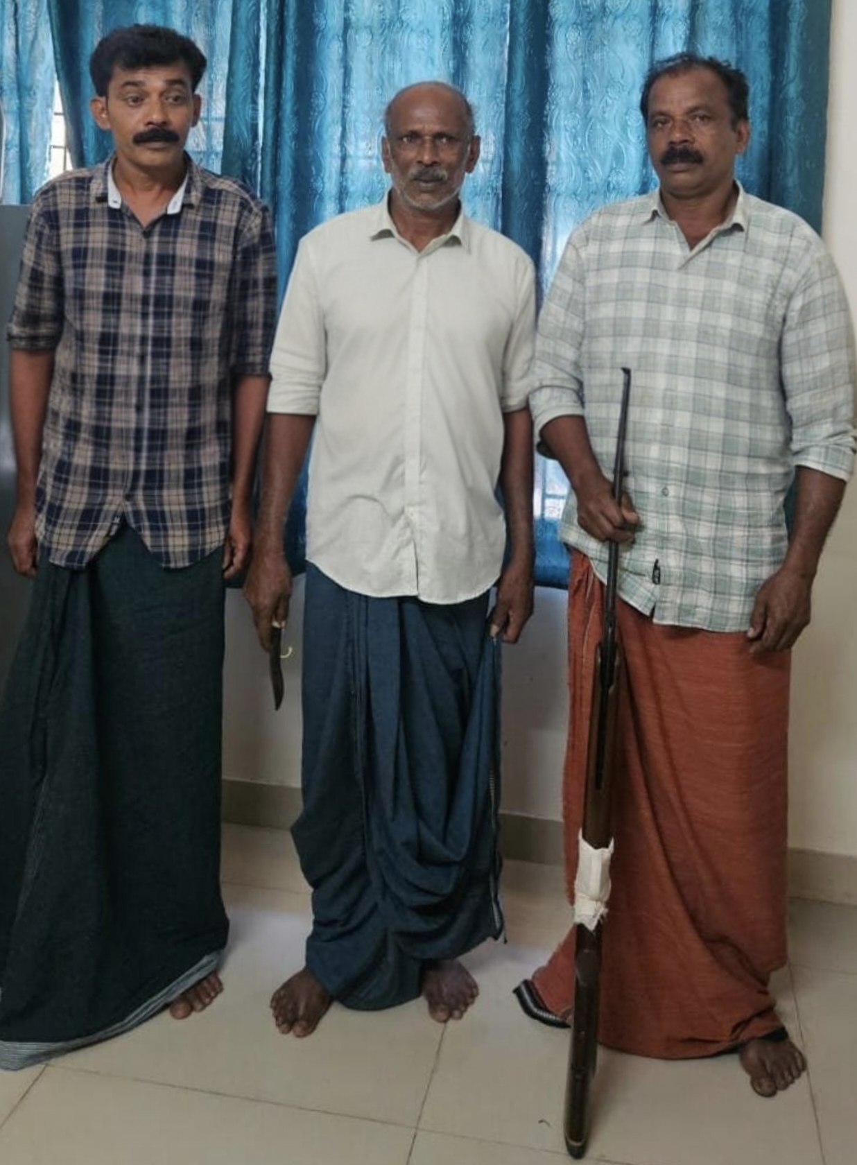 മലയണ്ണാനെ വേട്ടയാടിയ മൂന്നംഗ സംഘം വനപാലകരുടെ പിടിയിൽ