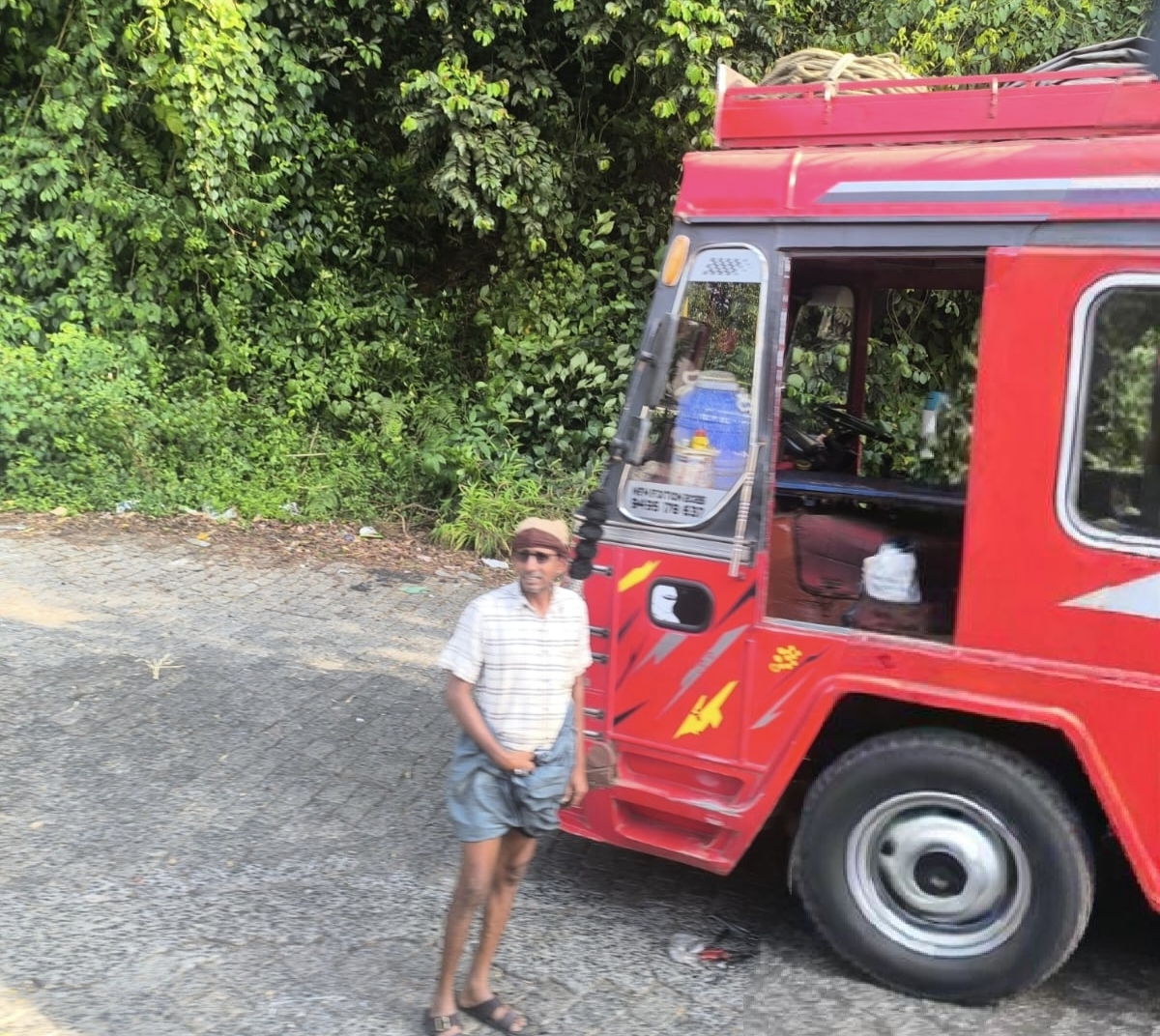 ചുരം ഒൻപതാം വളവിൽ ലോറി കുടുങ്ങി: ഗതാഗത തടസം