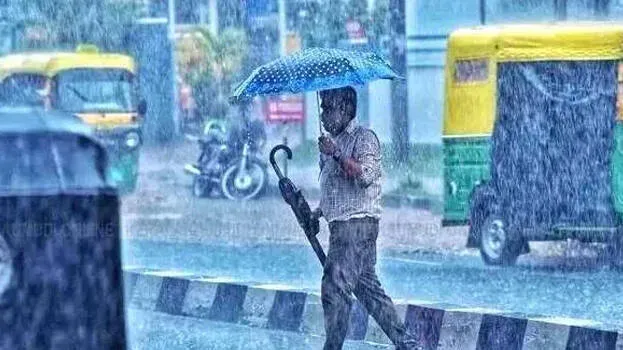 ന്യൂനമര്‍ദ്ദം, സംസ്ഥാനത്ത് ശക്തമായ മഴയ്ക്ക് സാധ്യത; മത്സ്യബന്ധനത്തിന് വിലക്ക്