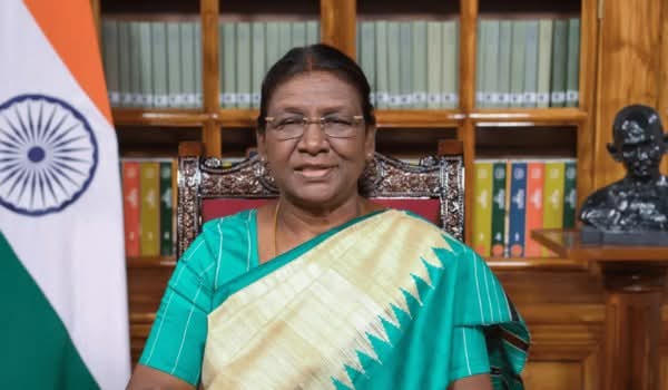 പുതുവത്സരാശംസകൾ നേർന്ന് രാഷ്ട്രപതിയും പ്രധാനമന്ത്രിയും മുഖ്യമന്ത്രിയും