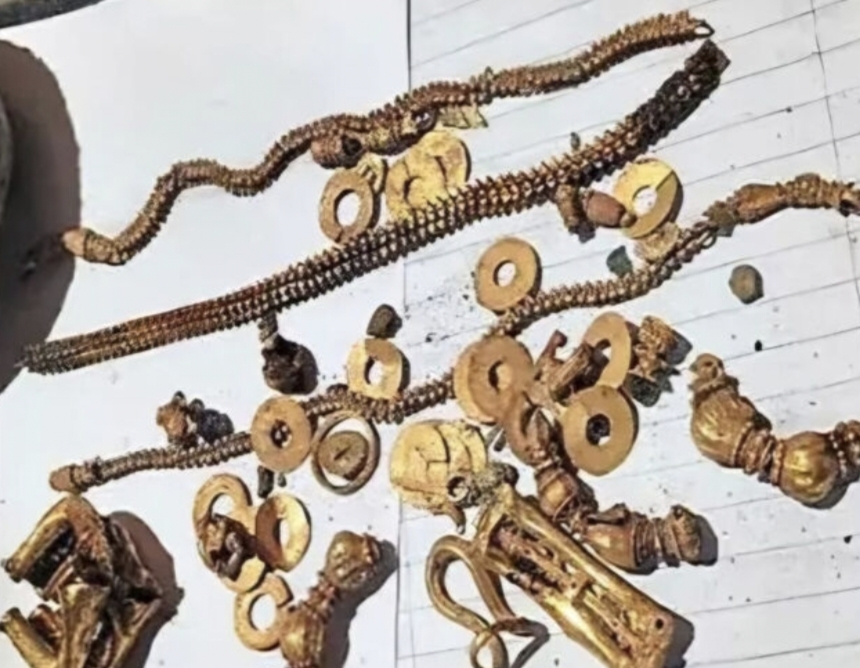 നിധി! വീടിന് മണ്ണെടുക്കുന്നതിനിടെ 60 ലക്ഷത്തിന്റെ സ്വർണ ശേഖരം കണ്ടെത്തി