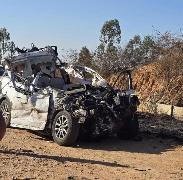 ബെംഗളൂരുവിൽ നിയന്ത്രണം നഷ്ടപ്പെട്ട കാർ ബൈക്കിലും ട്രക്കിലും ഇടിച്ച് 7 മരണം; മരിച്ചവരിൽ രണ്ട് പേർ മലയാളികൾ