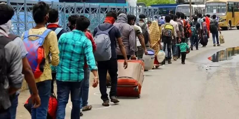 അന്യസംസ്ഥാന തൊഴിലാളികള്‍ കൂട്ടത്തോടെ നാടുവിടുന്നു;തൊഴില്‍ മേഖല പ്രതിസന്ധിയില്‍
