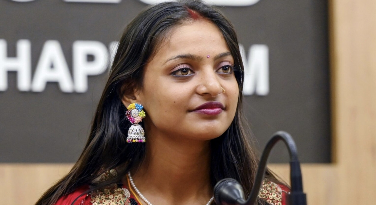 സിനിമാ സംവിധായകൻ സനോജ് മിശ്രയ്ക്കെതിരെ ഗുരുതര ആരോപണവുമായി മൊണാലിസ