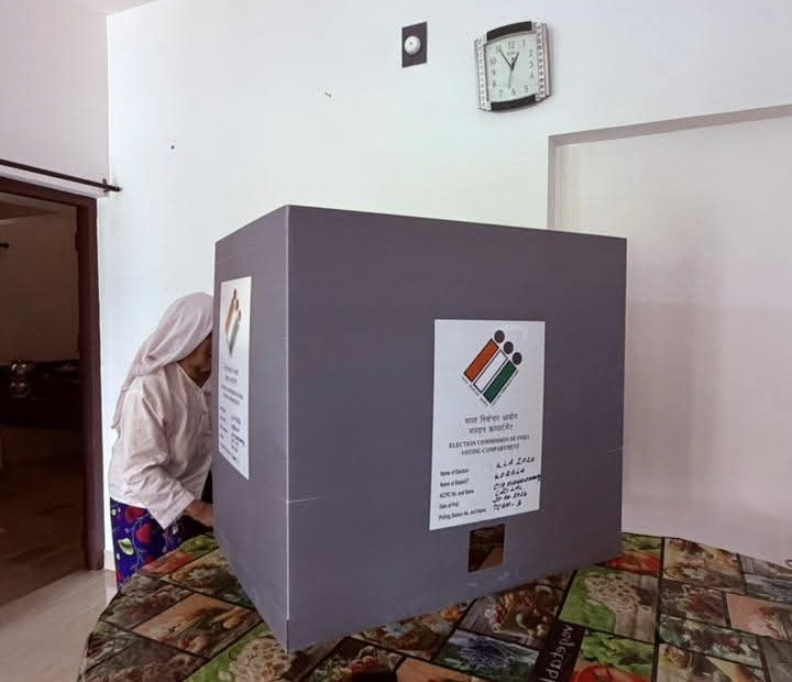 സംസ്ഥാനത്ത് ഹോം വോട്ടിംഗ് തുടങ്ങി; ഒന്നരലക്ഷത്തോളം വോട്ടര്‍മാര്‍, ഈ മാസം നാലുവരെ ഹോം വോട്ടിംഗ്