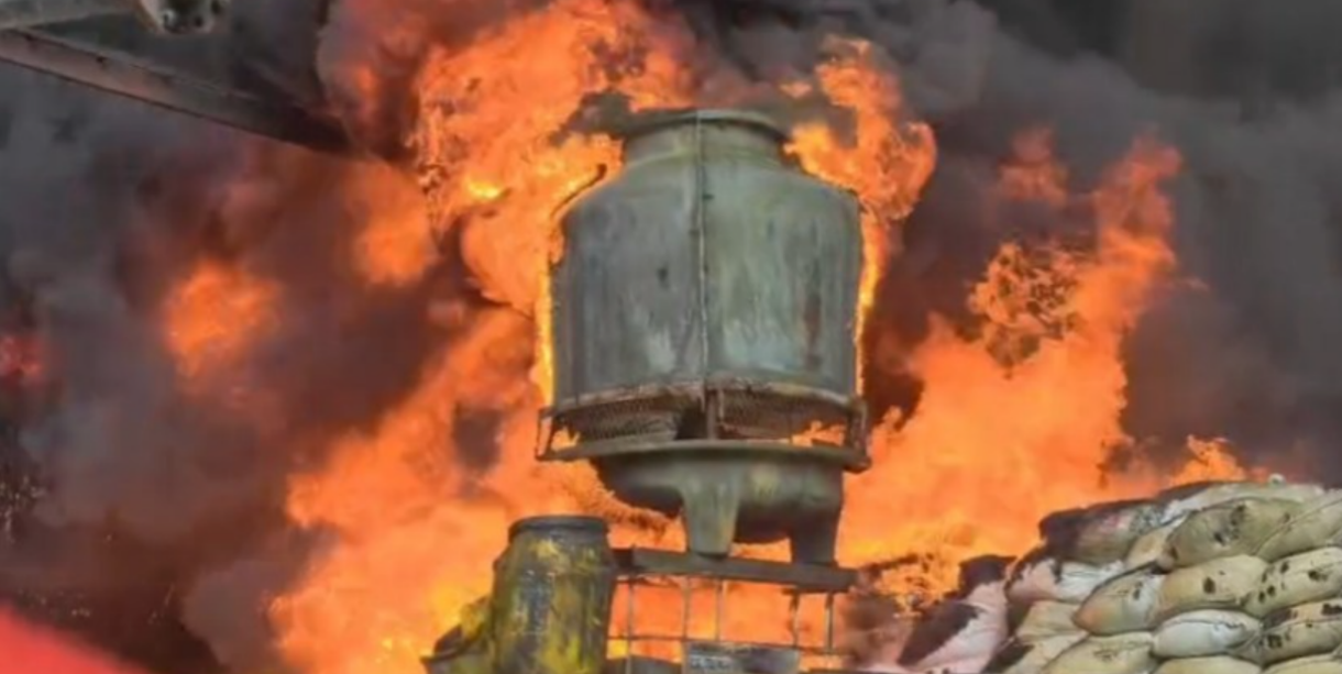 കൊച്ചി ഇടയാര്‍ വ്യവസായ പാര്‍ക്കില്‍ തീപിടുത്തം; ഒരാള്‍ വെന്ത് മരിച്ചു