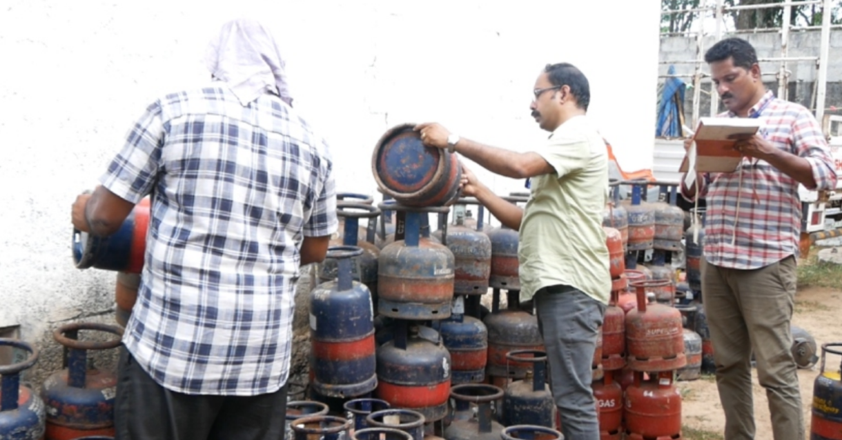 അനധികൃതമായി സൂക്ഷിച്ച 500 ഓളം ഗ്യാസ് സിലിണ്ടറുകൾ പിടികൂടി