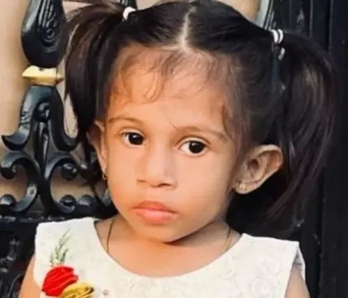 ഡൈനിങ് ടേബിളിൽ നിന്ന് വീണ് പരിക്കേറ്റ് ചികിത്സയിലായിരുന്ന മൂന്ന് വയസുകാരി മരിച്ചു 