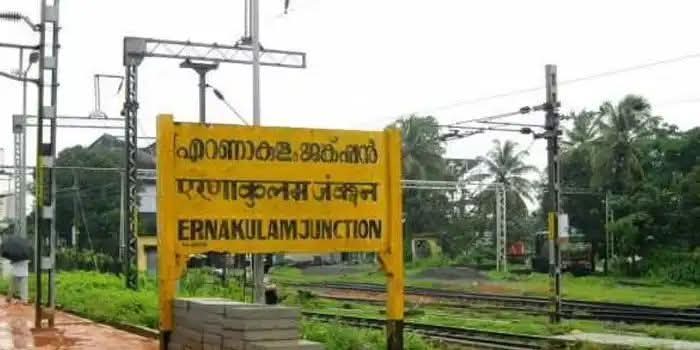 ട്രെയിനില്‍ ഓടിക്കയറാൻ ശ്രമിക്കുന്നതിനിടെ പാളത്തിലേക്ക് വീണു, യുവതി മരിച്ചു