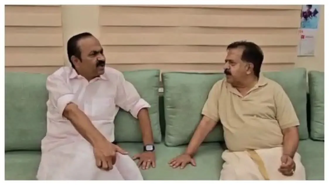 വിഡി സതീശൻ രമേശ് ചെന്നിത്തലയുടെ വീട്ടില്‍; ചെന്നിത്തല തന്റെ നേതാവെന്ന് സതീശൻ