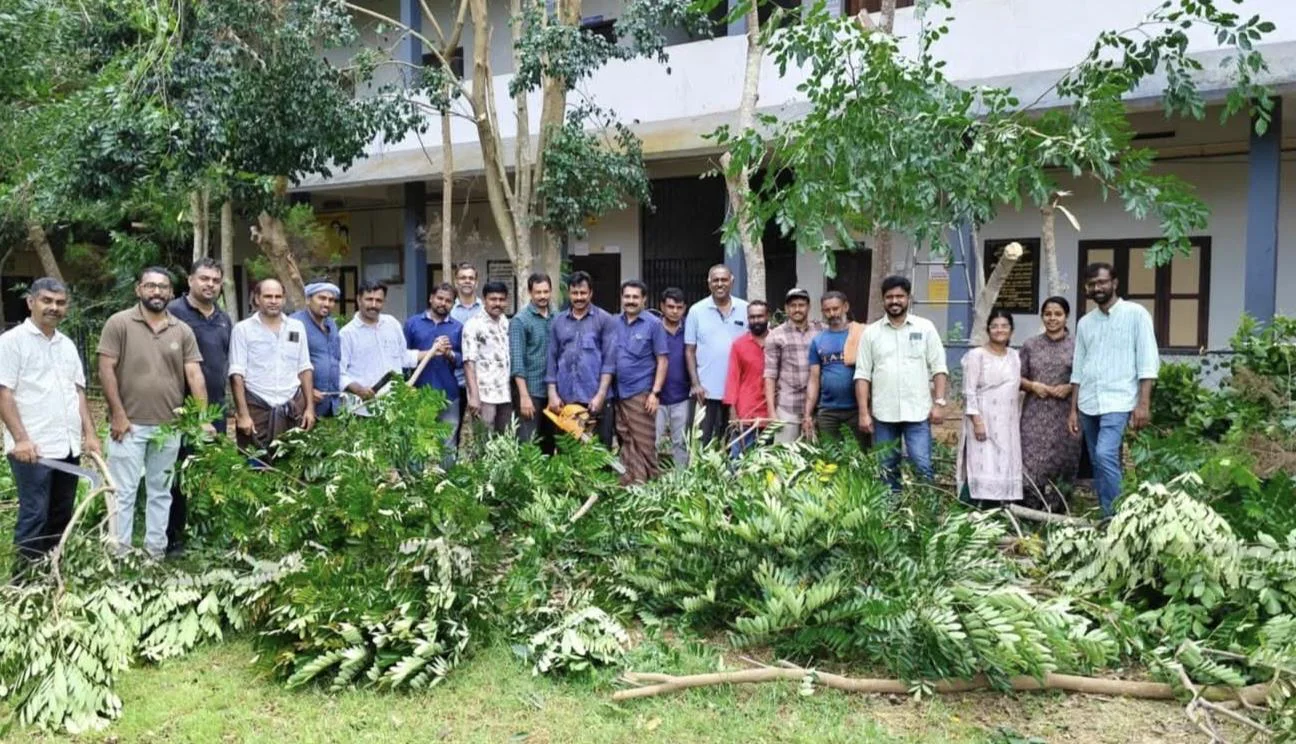 ജില്ലാതല സ്കൂൾ പ്രവേശനോത്സവം  പെരിക്കല്ലൂർ ഹയർ സെക്കൻഡറി സ്കൂളിൽ;  ശുചീകരണ പ്രവർത്തനങ്ങൾ പൂർത്തിയായി