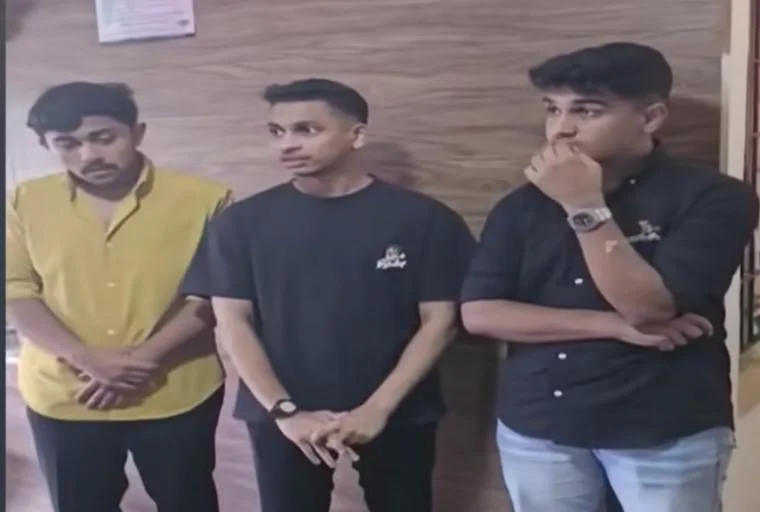 കൊടുവള്ളിയിൽ ദേശീയപാതയിൽ പടക്കം പൊട്ടിച്ച് ആഘോഷം; മൂന്നുപേർ പോലീസ് കസ്റ്റഡിയിൽ