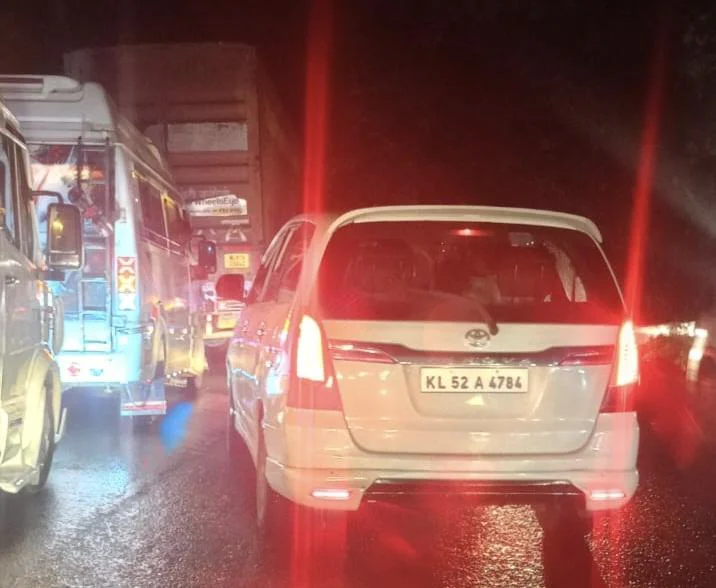 വയനാട് ചുരത്തിൽ രൂക്ഷമായ ഗതാഗതക്കുരുക്ക്