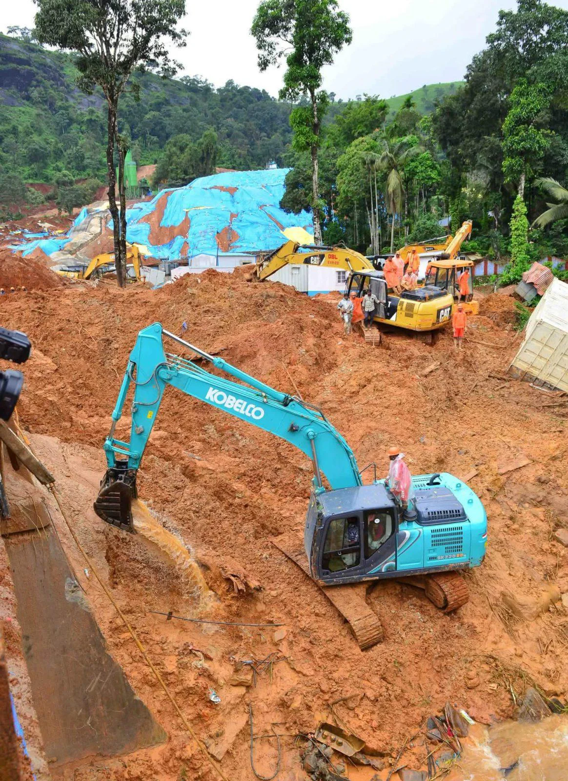 കള്ളാടി ദുരന്തം; മണ്ണ് മാറ്റുന്നതിനെ കുറിച്ച് പഠനം നടത്താൻ വിദഗ്ധ സമിതിയെ നിയോഗിച്ച് സർക്കാർ