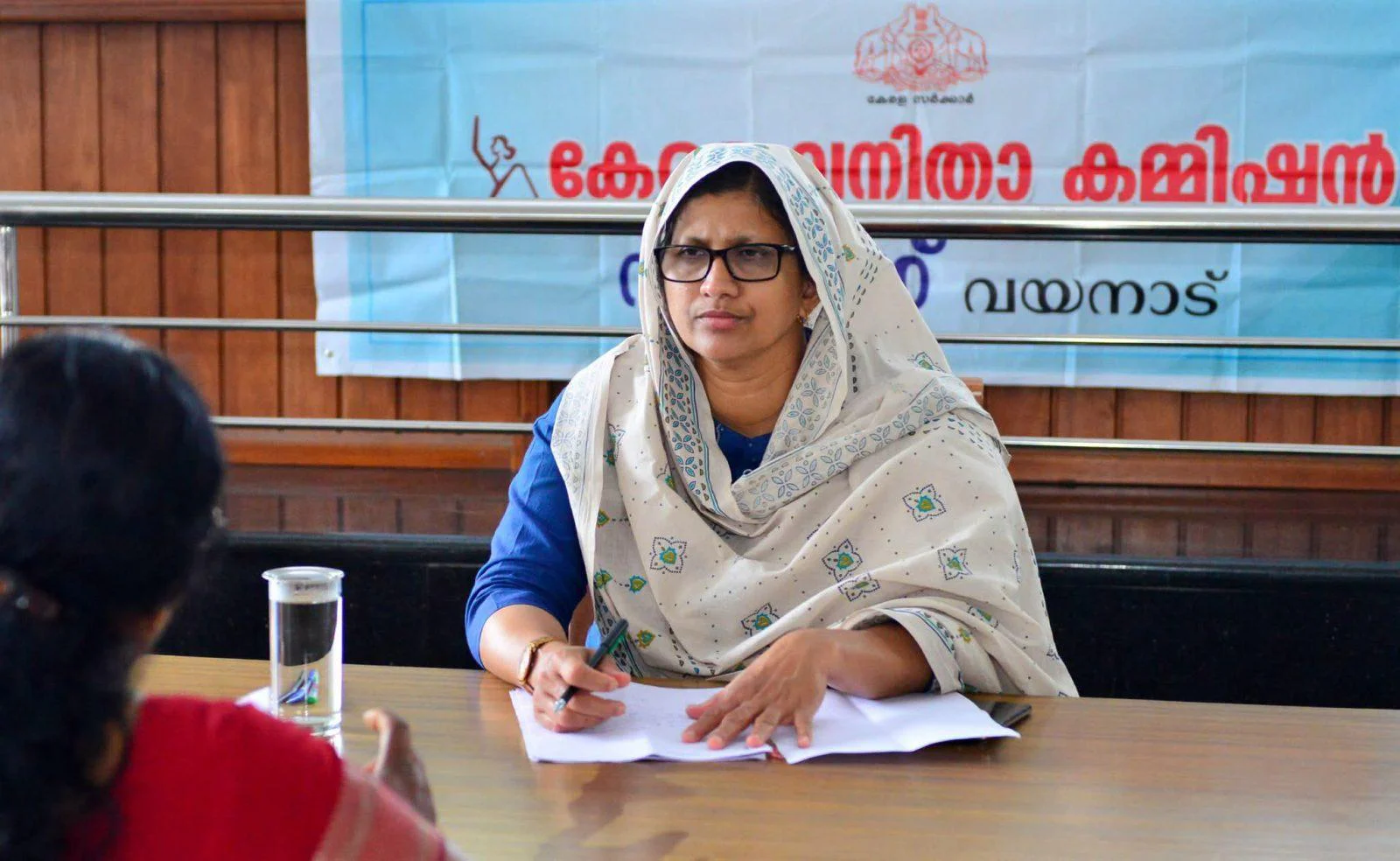 സാമൂഹ്യ മാധ്യമങ്ങളും ഓണ്‍ലൈന്‍ ആപ്പുകളും കര്‍ശന പരിശോധനയ്ക്ക് വിധേയമാക്കണം- സംസ്ഥാന വനിതാ കമ്മീഷന്‍ 