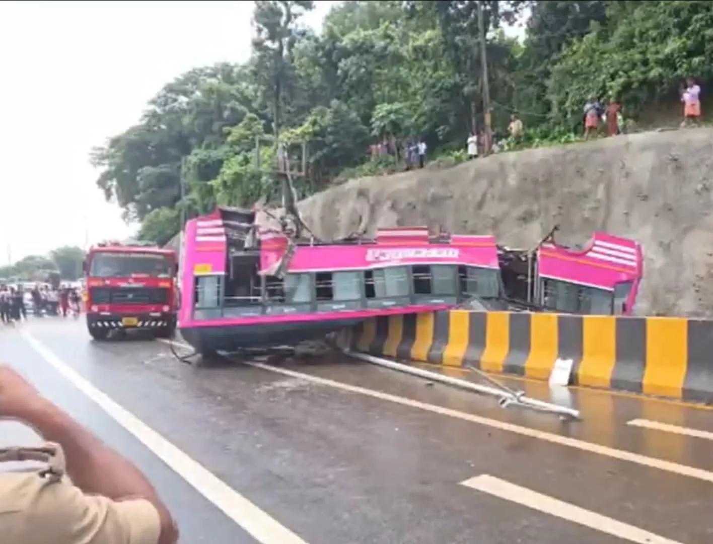 കുറ്റിപ്പുറം സ്വകാര്യ ബസ് മറിഞ്ഞുണ്ടായ അപകടത്തെക്കുറിച്ച്‌ അന്വേഷണം തുടങ്ങി