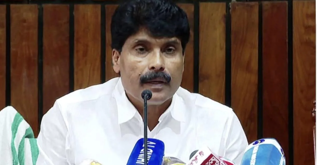 വയനാട്ടിൽ കൺസഷൻ ചാർജ് വർധിപ്പിച്ചത് ഏത് സാഹചര്യത്തിലെന്ന് അറിയില്ല, ഗതാഗത മന്ത്രിയുമായി ചർച്ച നടത്തും’: മന്ത്രി ടി സിദ്ദിഖ്