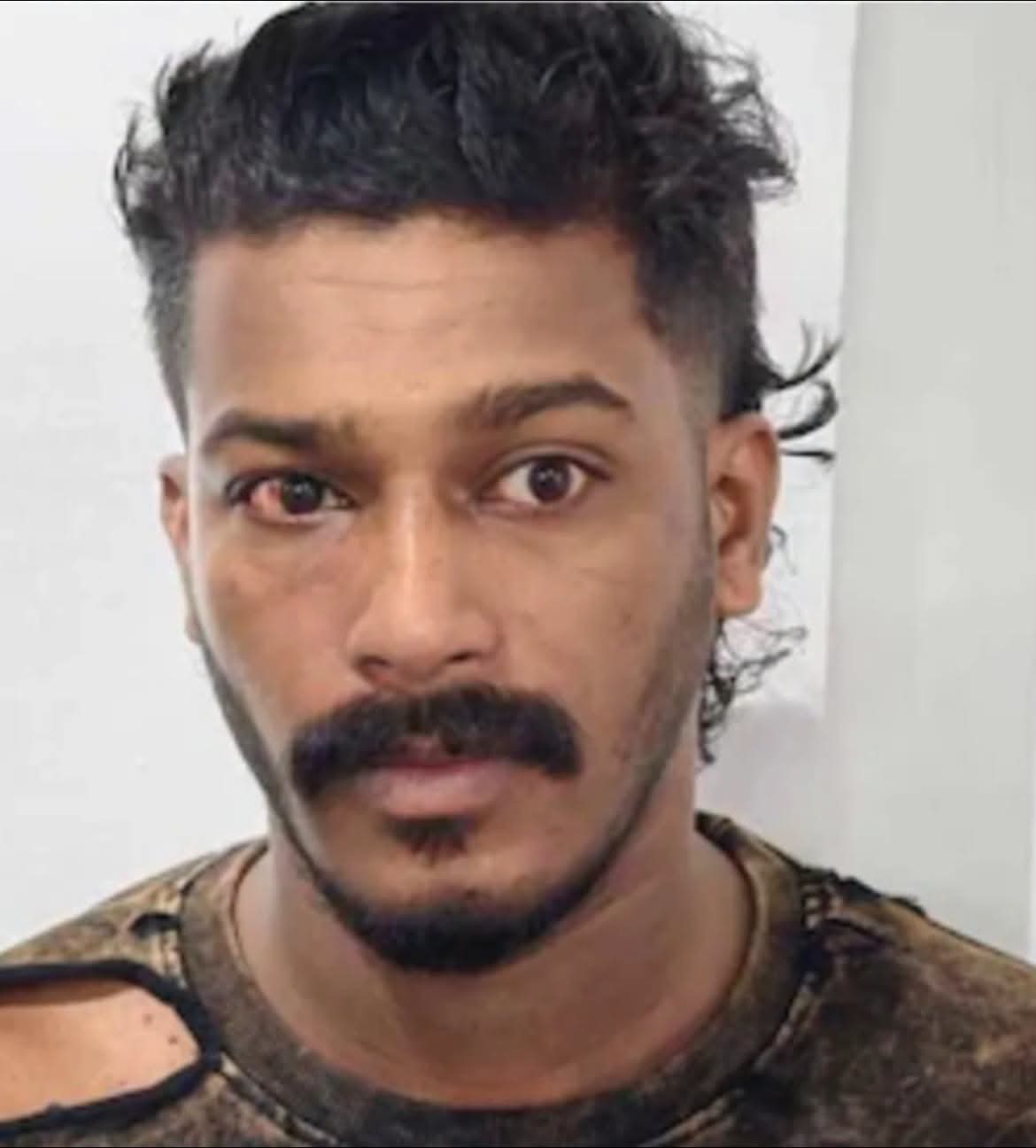 വിദ്യാർഥിനികളെ ലഹരി നൽകി ലോഡ്ജിലെത്തിച്ച് പീഡിപ്പിക്കും; സ്വയം ‘റോളക്സായി’ ചമഞ്ഞ  സാഗേഷ്  ബത്തേരിലെ റിസോർട്ടിൽ നിന്ന് പോലീസ് പിടിയിൽ