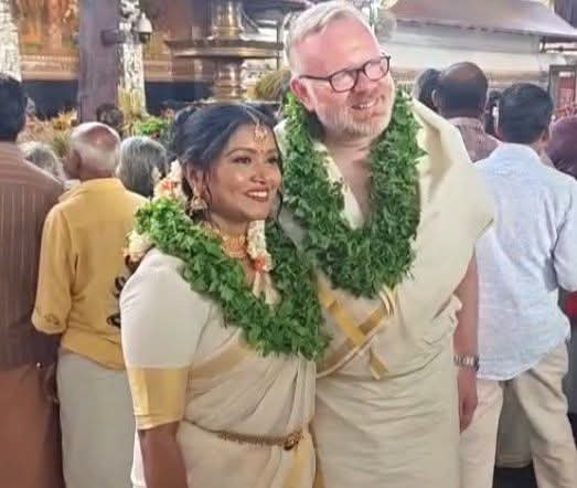 10 വര്‍ഷത്തെ പ്രണയം; ഗുരുവായൂരില്‍ മലയാളി യുവതിയെ താലി ചാര്‍ത്തി സ്‌കോട്ട്‌ലന്‍ഡ് പാര്‍ലമെന്റ് അംഗം