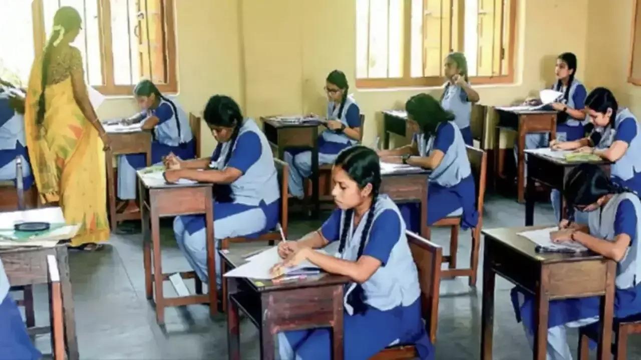 സ്കൂളുകളിൽ ഓണാഘോഷ ദിനത്തിലും എട്ടാം ക്ലാസുകാർക്ക് പരീക്ഷ