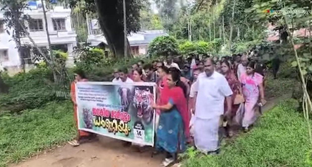 വന്യമൃഗ ശല്യത്തിൽ പ്രതിഷേധിച്ച് പഴൂരിൽ ജനകീയ സമരം നടത്തി