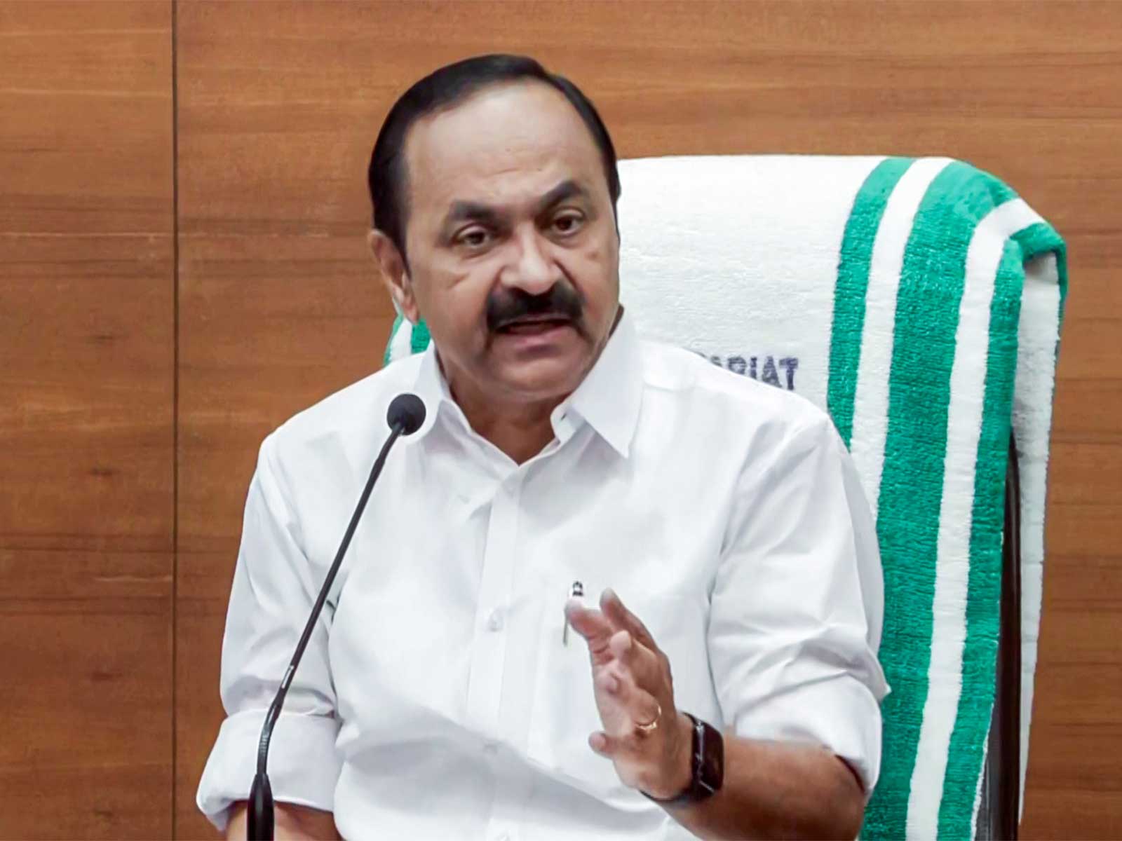 കോവിഡ് ബാധിച്ച് മരിച്ചവരുടെ കുടുംബങ്ങൾക്ക് ധന സഹായം; 9.96 കോടി അനുവദിച്ചു