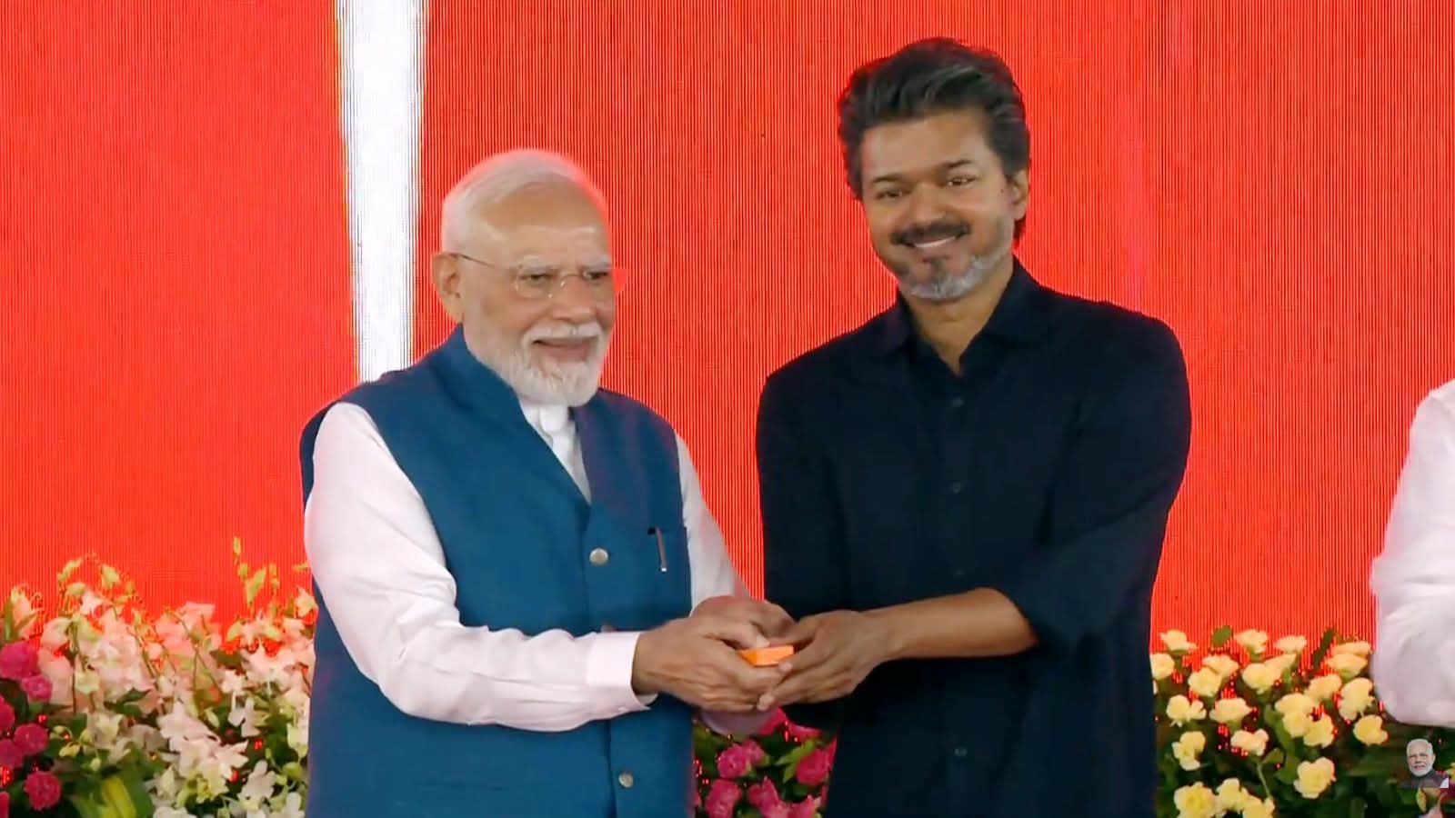 തമിഴ്‌നാടിന്റെ വികസനത്തിന് ഒന്നിച്ച് കൈകോർക്കാം ; മുഖ്യമന്ത്രി വിജയുടെ വികസന പ്രവർത്തനങ്ങൾക്ക് പിന്തുണ നൽകുമെന്ന് പ്രധാനമന്ത്രി മോദി