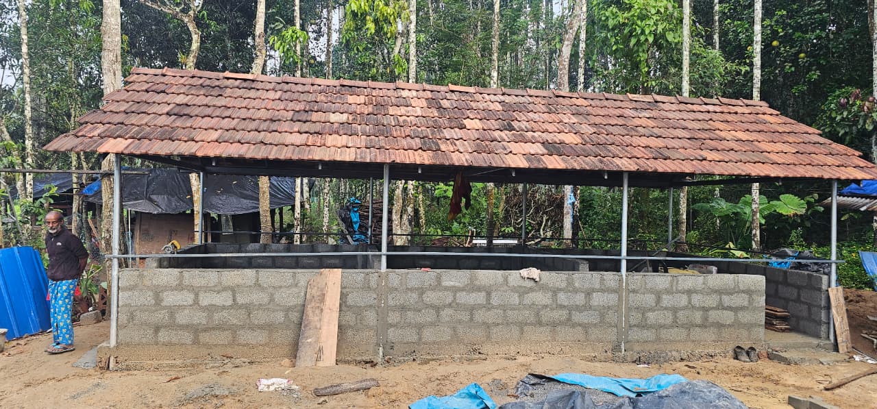 സുൽത്താൻ ബത്തേരി വികസനം’ വാട്സാപ്പ് കൂട്ടായ്മനിർധന കുടുംബത്തിന് വീടൊരുക്കുന്നു