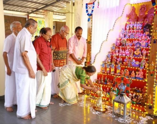 നവരാത്രി ആഘോഷവും ബൊമ്മക്കൊലു സമർപ്പണവും ചെയ്തു.