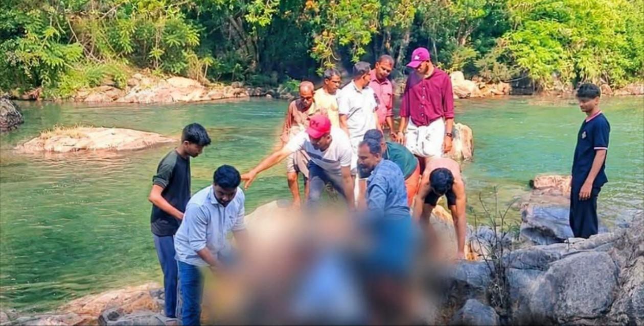 ഇരുവഴിഞ്ഞിപുഴയിൽ ചെന്നൈ സ്വദേശി എൻ.ഐ.ടി വിദ്യാർത്ഥി മുങ്ങി മരിച്ചു